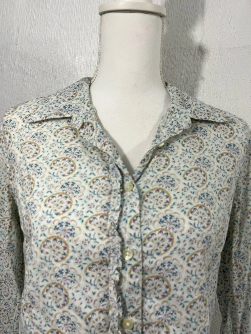 GAP VINTAGE BUTTON TOP - Picture 9 of 16